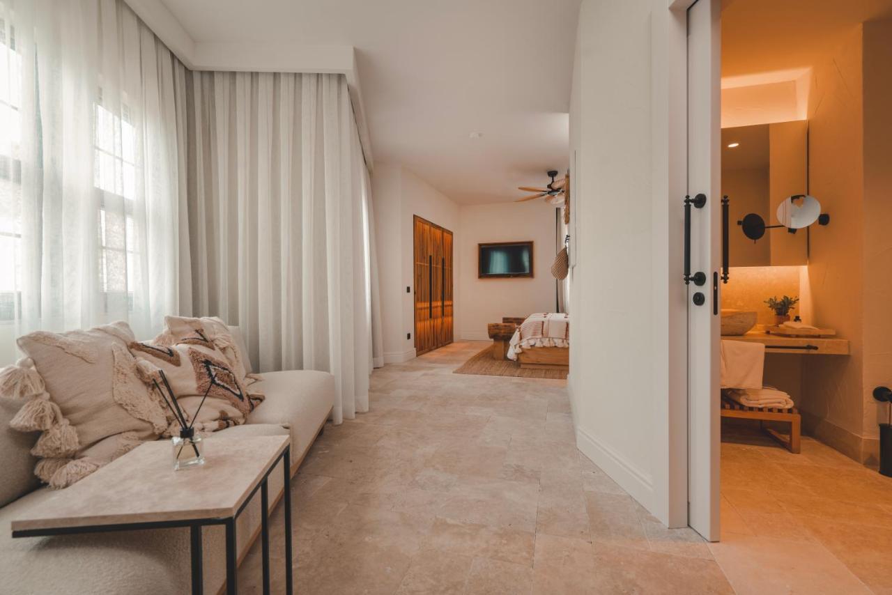 6 Rooms By Azumare Side Exterior photo