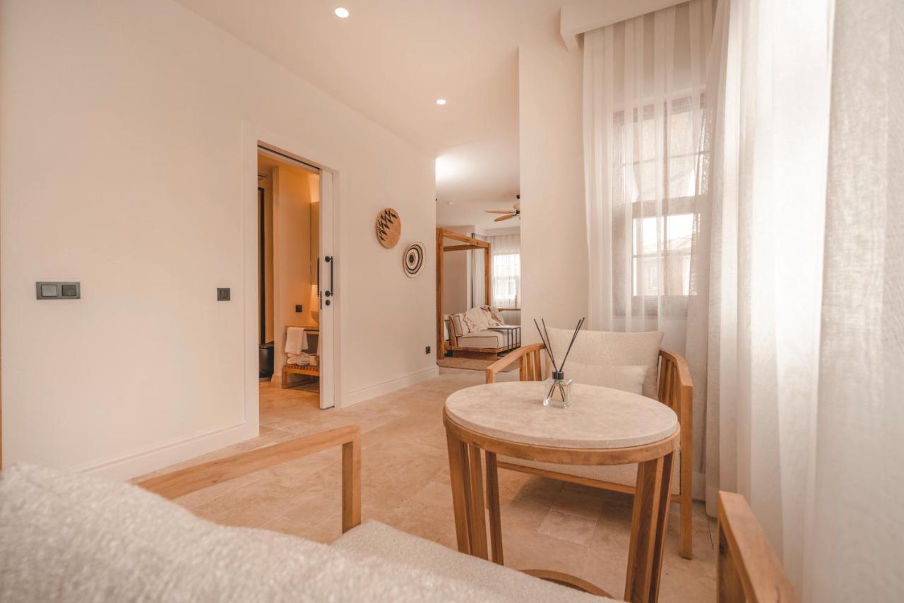 6 Rooms By Azumare Side Exterior photo