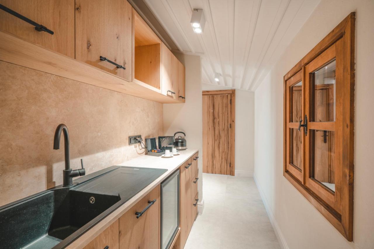 6 Rooms By Azumare Side Exterior photo