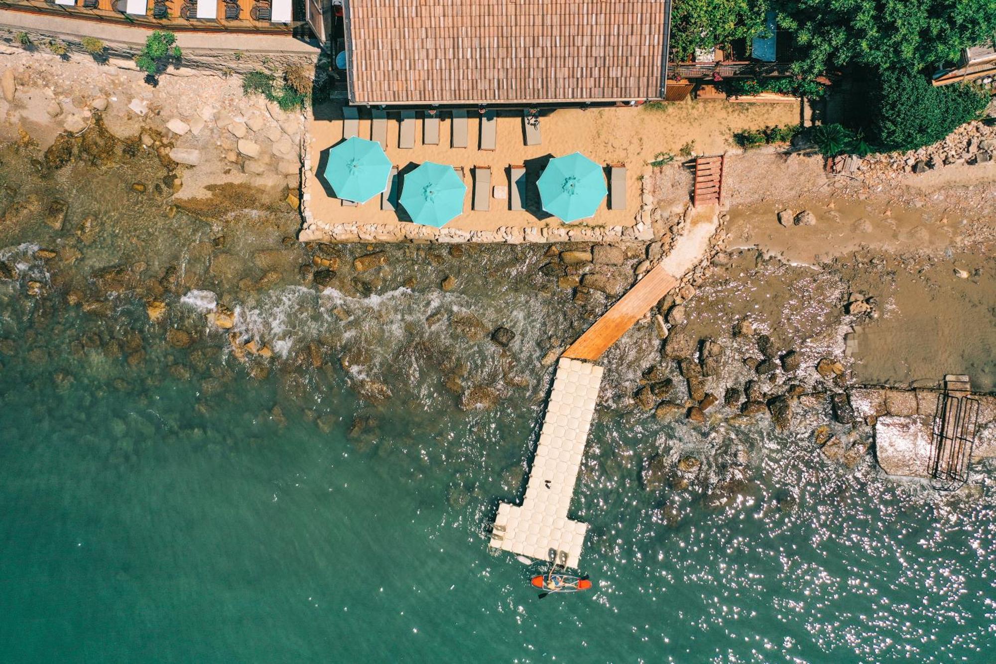 6 Rooms By Azumare Side Exterior photo